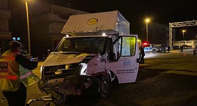Vakaya giden ambulans kaza yaptı: 3 yaralı