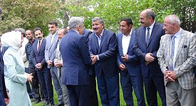 Vali Mehmet Emin Bilmez, Vanlarla vedalaştı