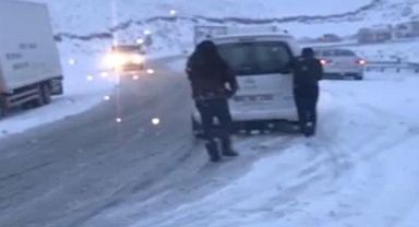 Van Başkale yolunda şiddetli yağmur