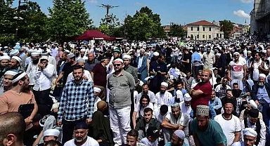 Cenazeye gelenler avluya sığmadılar...Alan sevenleri ile doldu taştı