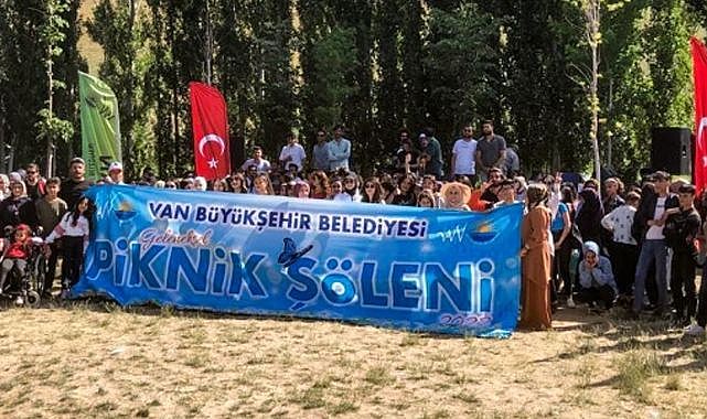 Van'da öğrencilerin gezi programları devam ediyor