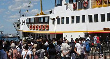 Kadıköy vapurunda iki turist kavga etti