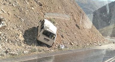 VAN ÇATAK İLÇESİNDE FECİ KAZA! 2 ÖLÜ VE ÇOK SAYIDA YARALI