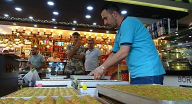 Van'da Arefe yoğunluğu, Caddeler doldu taştı!