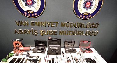Van'da kurusıkıyı gerçek tabanca çeviren şahısa operasyon