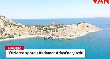 Yüzlerce sporcu Akdamar Adası'na yüzdü