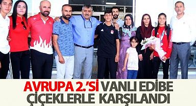 Avrupa 2.’si Vanlı Edibe çiçeklerle karşılandı