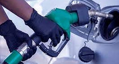 Benzine indirim, motorine zam bekleniyor