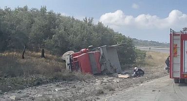 Çimento yüklü kamyon devrildi: 1 ölü