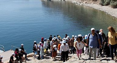 ÖZEL GEREKSİNİMLİ ÇOCUKLAR AKDAMAR ADASINI GEZDİ 