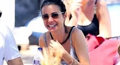 Özgü Namal yıllar sonra Bodrum'da görüntülendi
