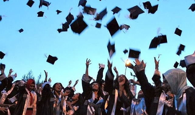 TÜİK açıkladı:Üniversite mezunları ortalama 13 aydan önce iş bulamıyor