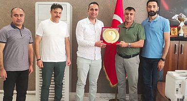 Sünnetçioğlu’ndan görevinden istifa eden Yavuzer’e başarı belgesi