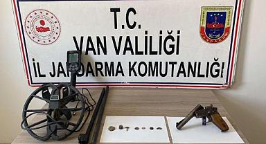 Van'da bir evde tarihi eserlere el konuldu