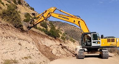 Van'da Kırsalda yol iyileştirme çalışmaları sürüyor