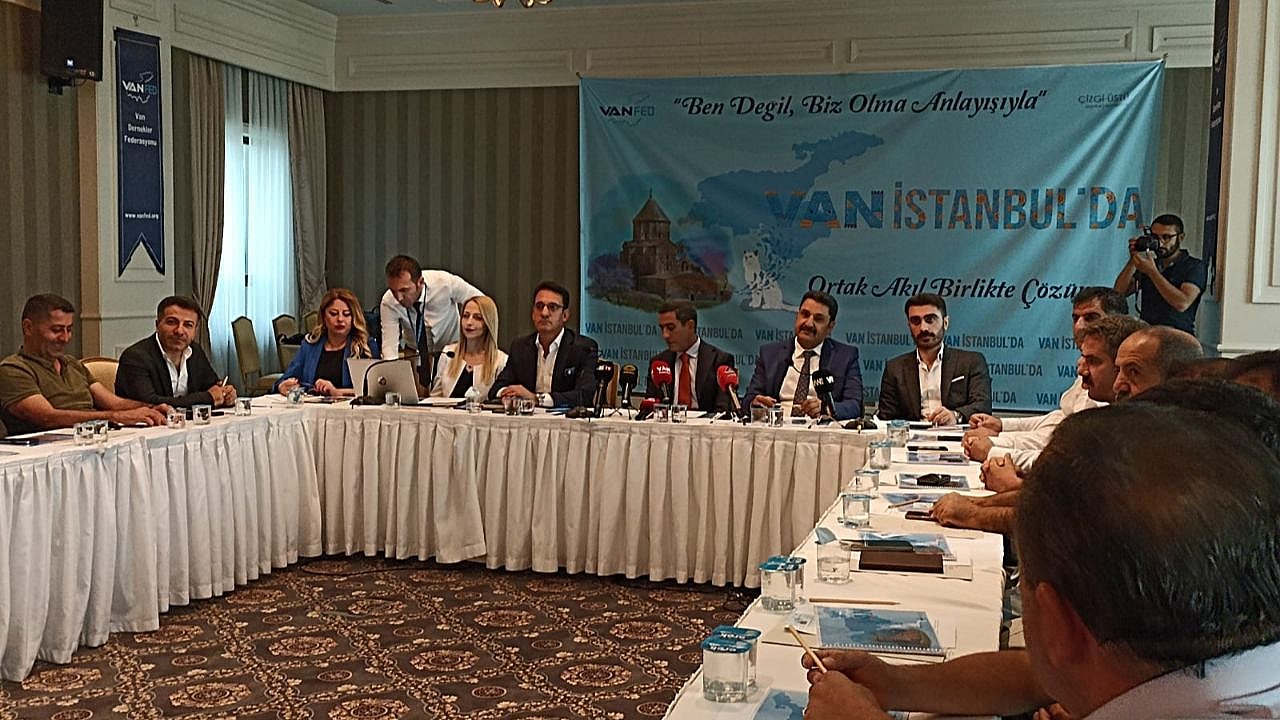 VAN İL TANITIM GÜNLERİ YENİKAPI'DA