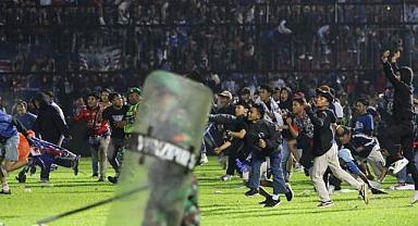 Futbol maçında izdiham: En az 127 ölü...