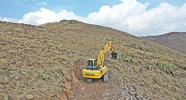 Van'da 2 Bin 400 Rakımda Yayla Yolu Çalışması