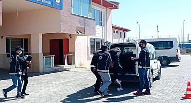 Van'da göçmen kaçakçılığı yaptıkları iddiasıyla 5 şüpheli tutuklandı