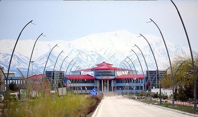 Van YYÜ’de öğrenci yurdu krizi