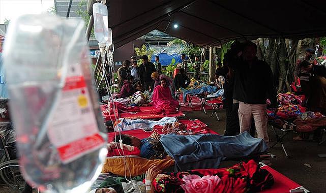 Endonezya'daki depremde can kaybı sayısı 162'ye yükseldi