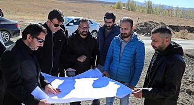 ÖZALP'TE KURAK ARAZİYE SUYU ULAŞTIRDI 
