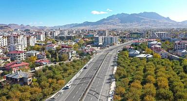 VAN HATUNİYE CADDESİ SONUNDA ULAŞIMA AÇILDI