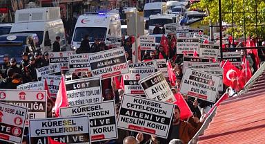 Van SDİ LGBT aleyhine slogan attı