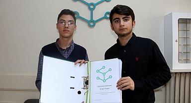 İki lise öğrencisi Türkiye'de bir ilki başardı
