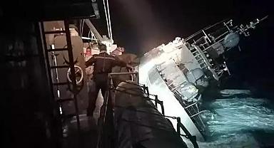 Savaş gemisi battı: Çok sayıda asker kayıp