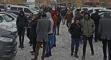 Van açık oto pazarında halk şikayetçi