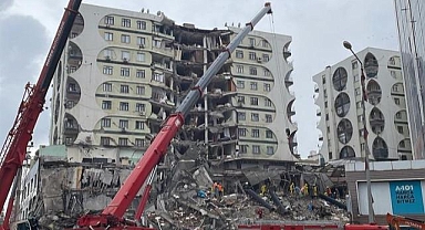 Cumhuriyetin Yüzüncü Yılında Yüzyılın Depremi 