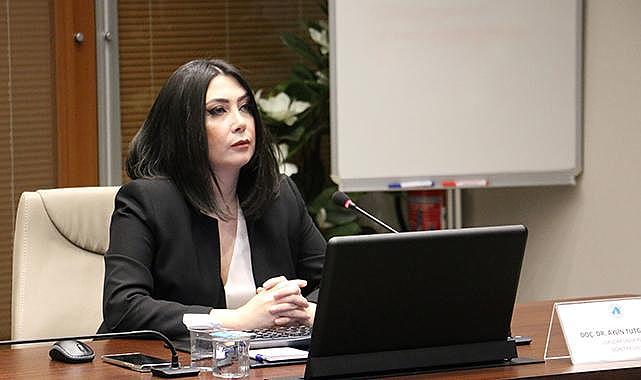 Doç Dr Aylin Tutgun Ünal, Kurşun yerine tweet atılıyor…