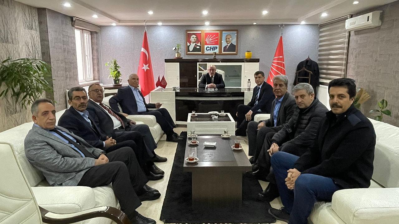 CHP'li vekiller Van'da bulunan depremzedeleri ziyaret etti