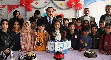 Kaymakamdan depremzede çocuğa sürpriz