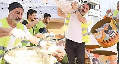 Ünlü oyuncu ilk günde beri deprem bölgesinde