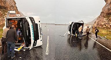 Van’a gelen THY yolcu otobüsü yan yattı