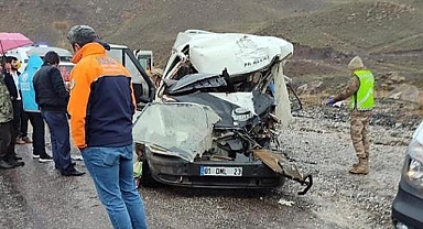 Van'da hamile kadın trafik kazası sonrası yoğun bakıma kaldırıldı