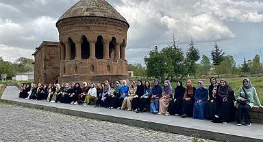 Van'dan 150 öğrenci Bitlis ve Ahlat'ın tarihi yerlerini gezdiler