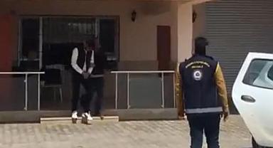 Van ilinde 3 ayrı yere şafak operasyonu! 1 araca el konuldu