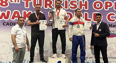 Vanlı Akkuş'tan Dünya İkinciliği