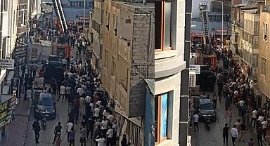 VAN’DA İPEKYOLU HASTANE SOKAKTA YANGIN  