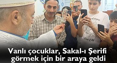 Vanlı çocuklar, Sakal-ı Şerifi görmek için bir araya geldi