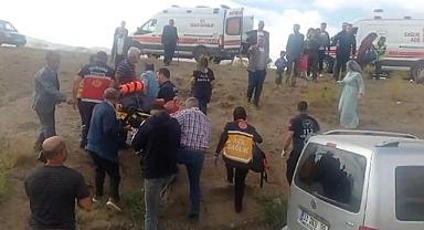 Van'ın Özalp İlçesinde Kamyonet Şarampole Devrildi: 5 Yaralı