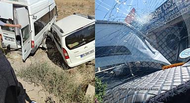 Van Özalp İlçesinde Öğretmen servisi kaza yaptı