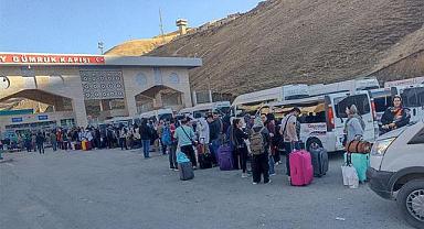 Van'dan İran'a Yolculuk Başladı – Sınır Kapısı Doldu