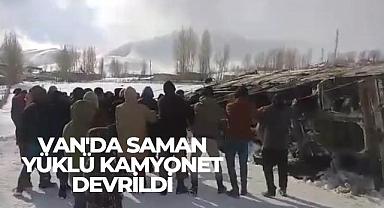 Van'da saman yüklü kamyonet devrildi
