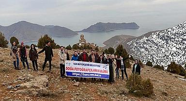 Doğa fotoğrafçıları Van Gölü'nün koylarını gezdi 