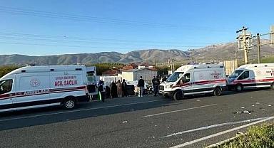 Van Yolcu Otobüsü Devrildi: 1'i Ağır 22 Yaralı