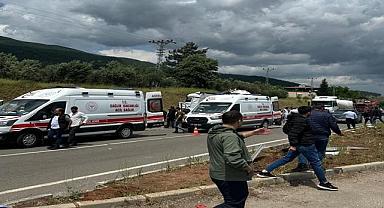 Acı Haber: İslahiye’de Minibüs ve Tır Çarpıştı, 8 Ölü!